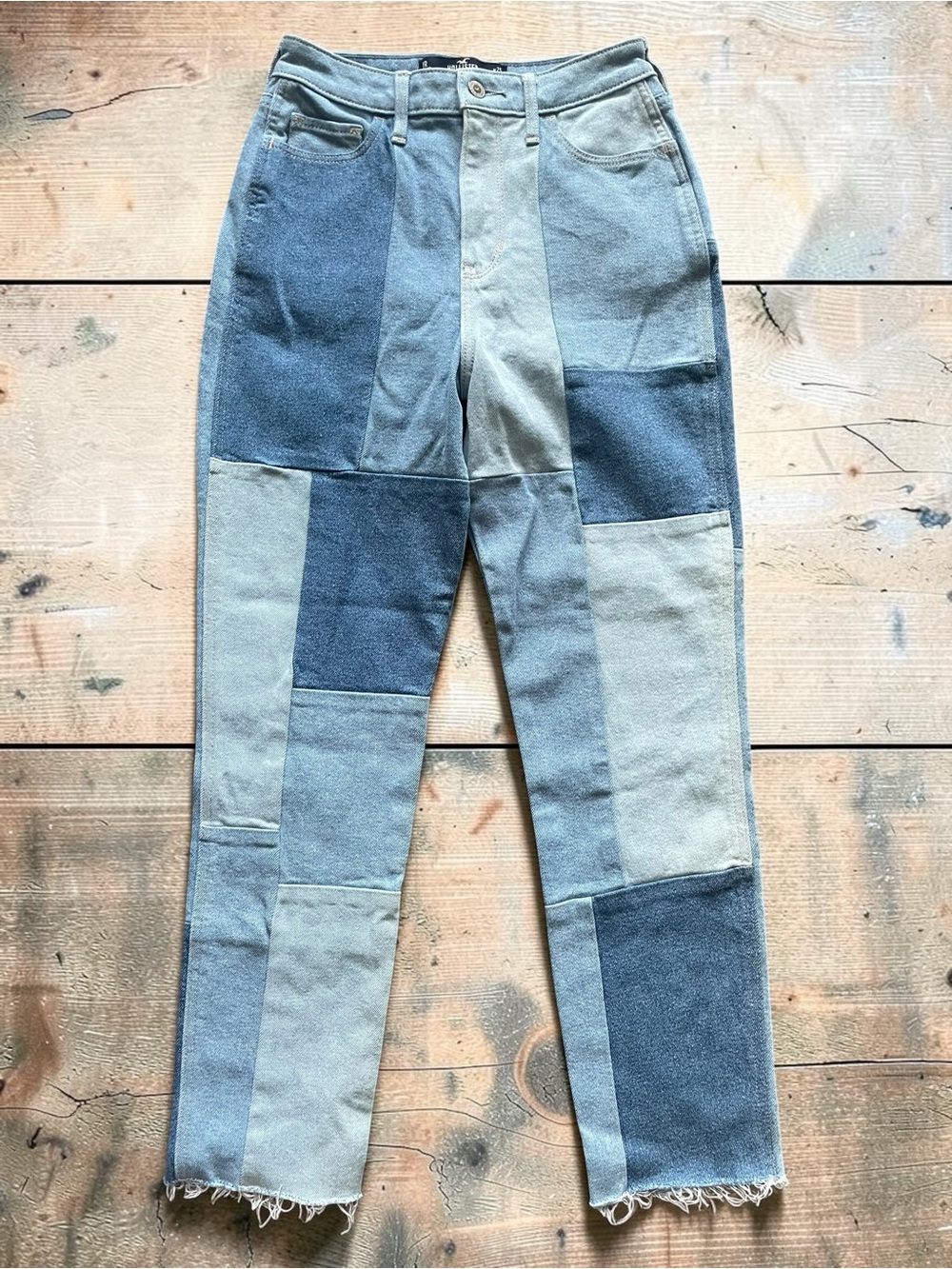 Hollister Two-Tone Ultra High-Rise Mom Jean Size 1R/25